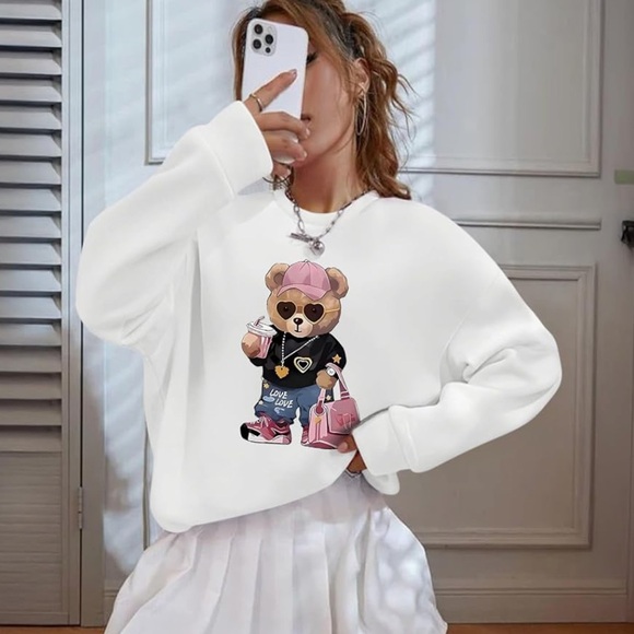 🎉Stay cozy and stylish with this sweatshirt featuring a cute bear graphic. - Picture 6 of 11